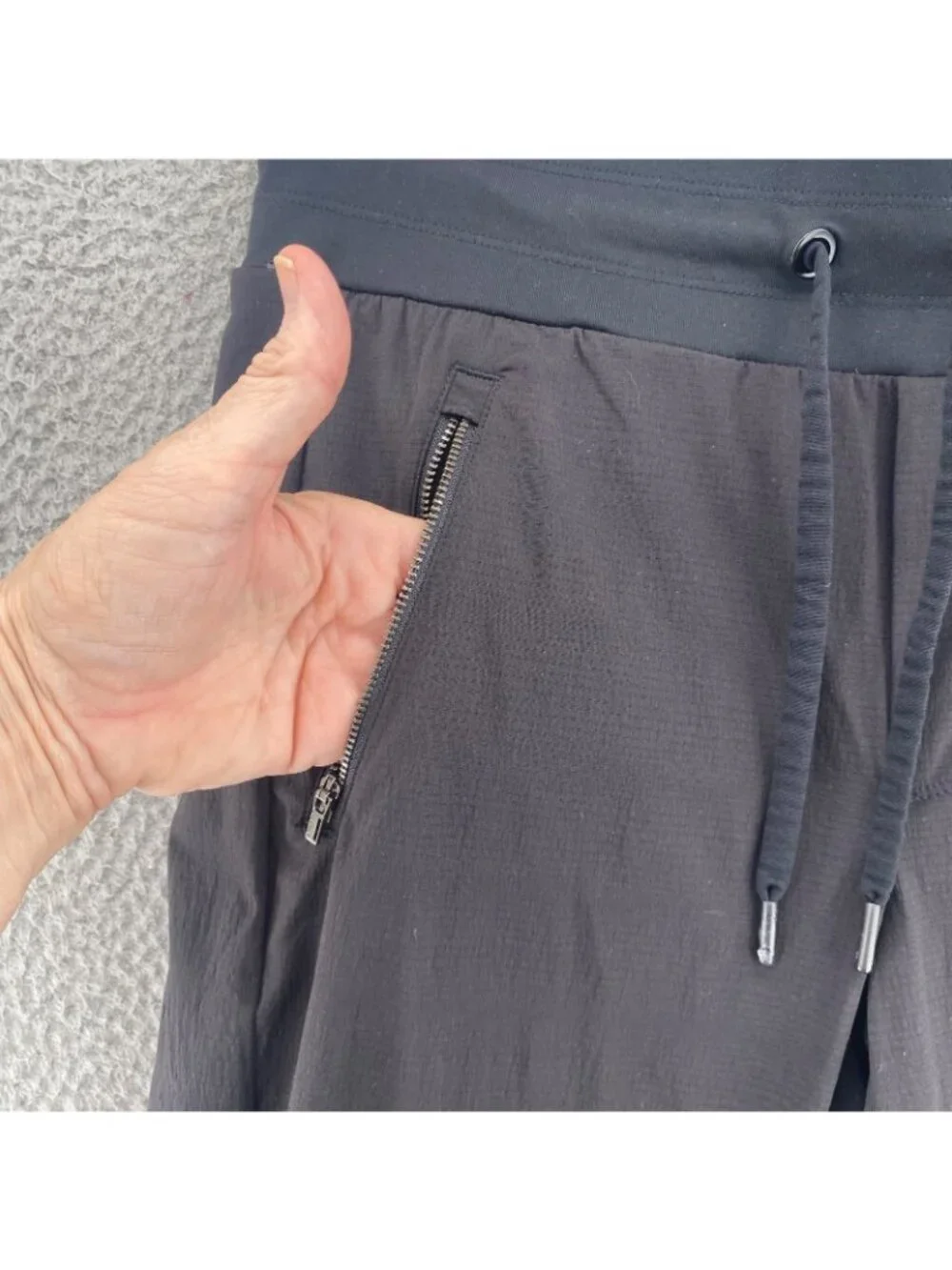 Athleta Pants Womens 8 Black Joggers Cropped Capri Drawstring Stretch Pockets